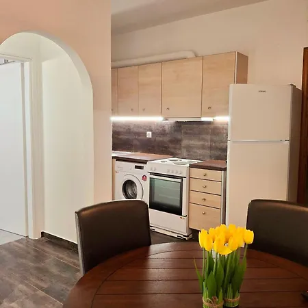 Erodios Apartman Kárisztosz